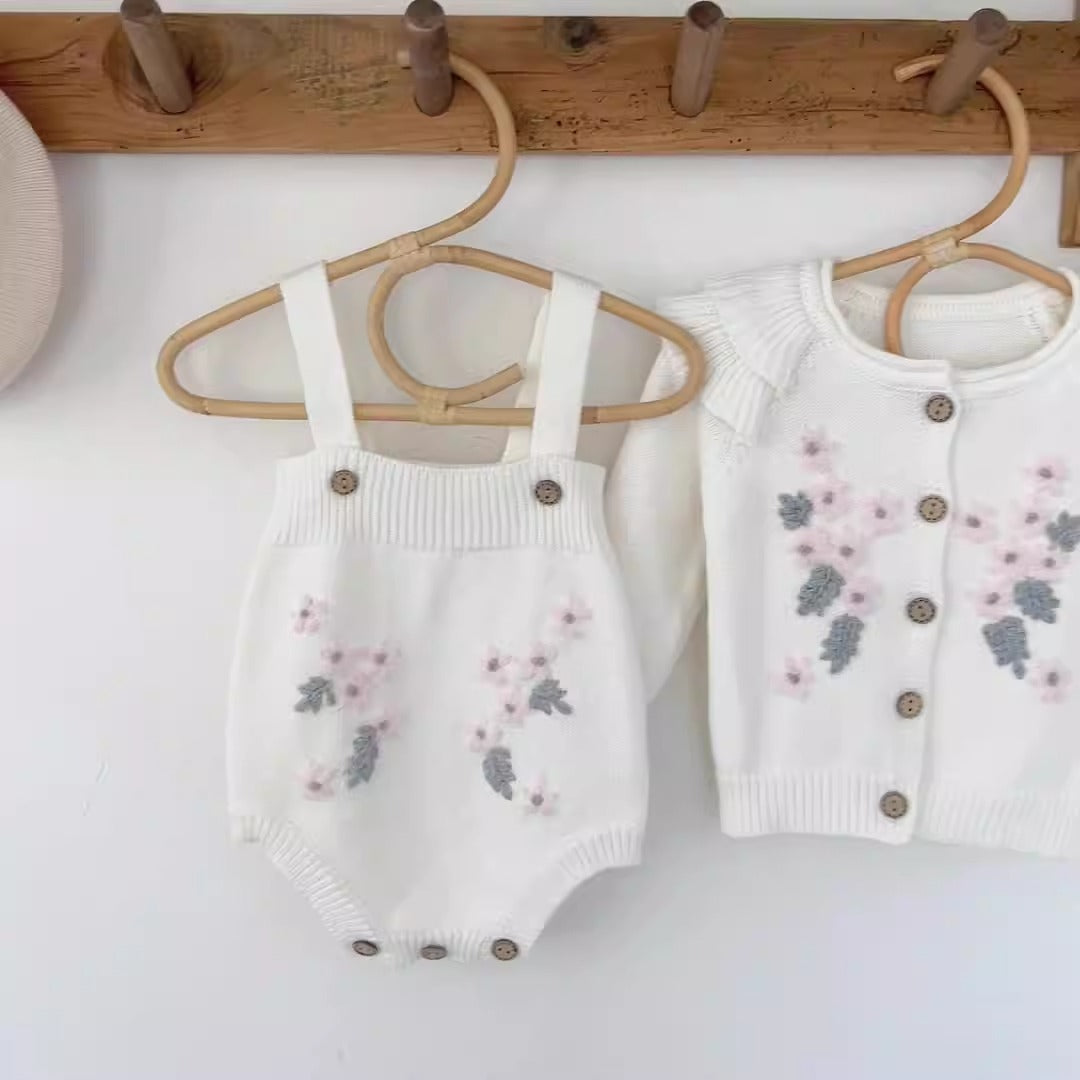 Infant and toddler 3-9 month baby set, flower coat, shoulder strap, zipper, climbing suit, two-piece set